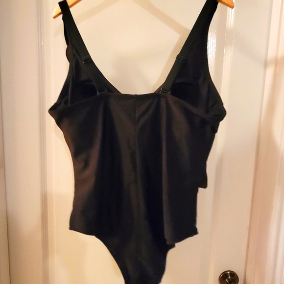 NWOT Target ruffled plus size bathing suit - Picture 2 of 3